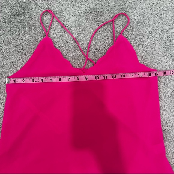 Norah Women’s Sz S Hot Pink Scallop V Neck Spaghetti Strap Tank Top - Picture 4 of 6